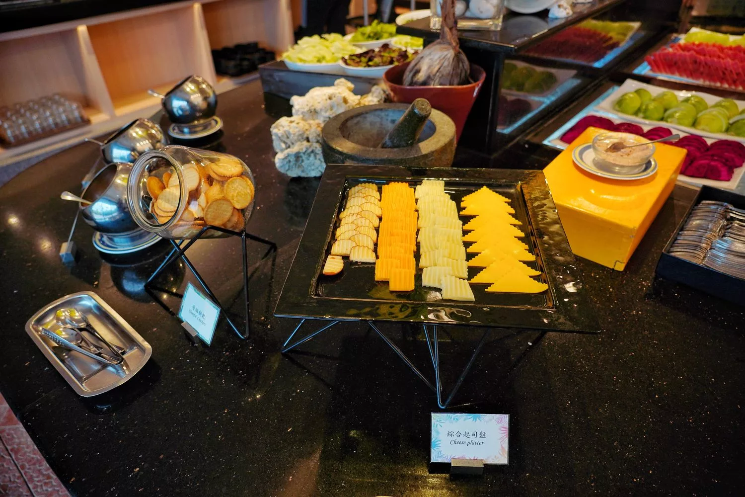 【墾丁凱撒自助餐】墾丁凱撒晚餐，屏東海鮮多國料理，海洋風餐廳賞絕美海景! @混血珊莎的奇幻旅程