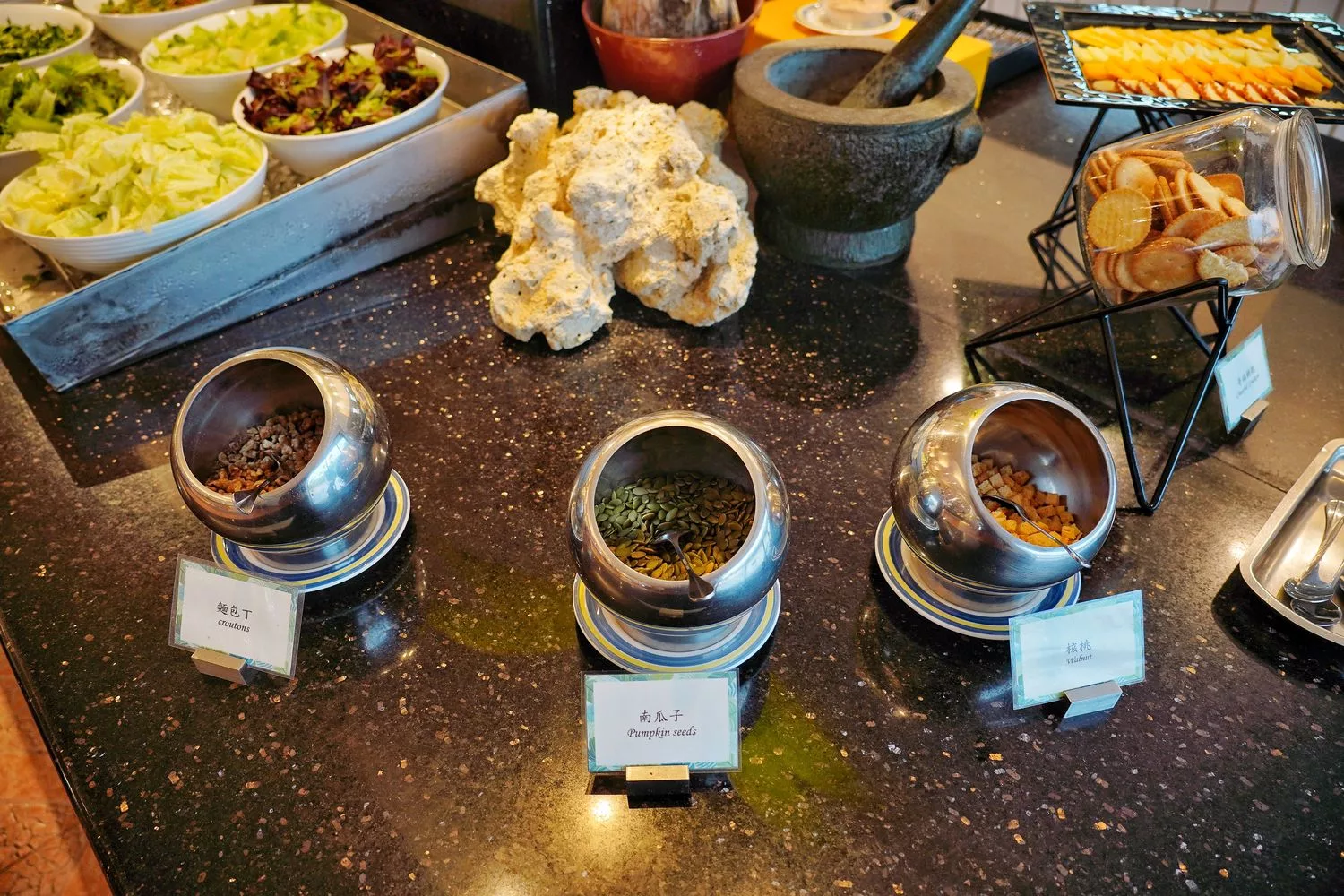 【墾丁凱撒自助餐】墾丁凱撒晚餐，屏東海鮮多國料理，海洋風餐廳賞絕美海景! @混血珊莎的奇幻旅程