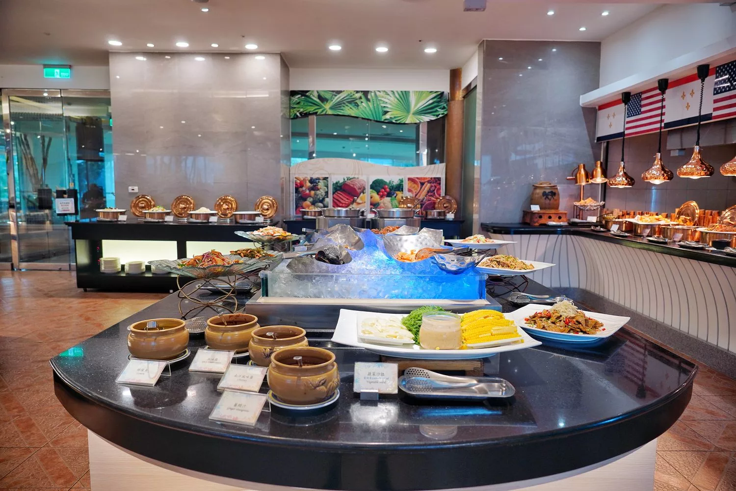 【墾丁凱撒自助餐】墾丁凱撒晚餐，屏東海鮮多國料理，海洋風餐廳賞絕美海景! @混血珊莎的奇幻旅程