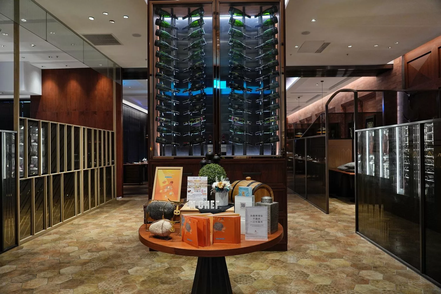 【高雄鐵板燒推薦】萬豪酒店皇饕牛排館鐵板燒，香煎紐西蘭和羊鮮嫩銷魂，活龍蝦鮑魚霸氣上桌! @混血珊莎的奇幻旅程
