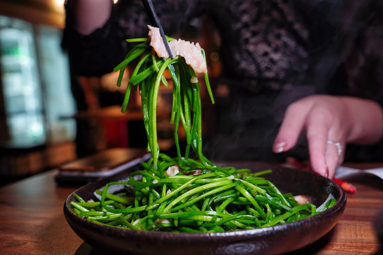 【江子翠美食】串岐日式居酒屋，4.9 顆星高評價，江子翠捷運站出口旁! @混血珊莎的奇幻旅程