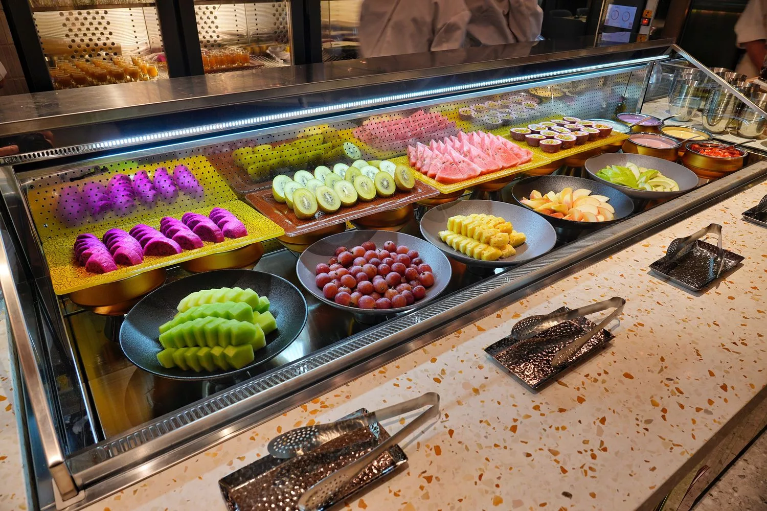 【島語自助餐廳】台北漢來大飯店自助餐，升級版漢來海港吃到飽，價位菜色影片完整攻略! @混血珊莎的奇幻旅程