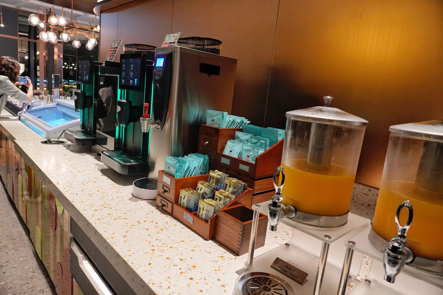 【島語自助餐廳】台北漢來大飯店自助餐，升級版漢來海港吃到飽，價位菜色影片完整攻略! @混血珊莎的奇幻旅程