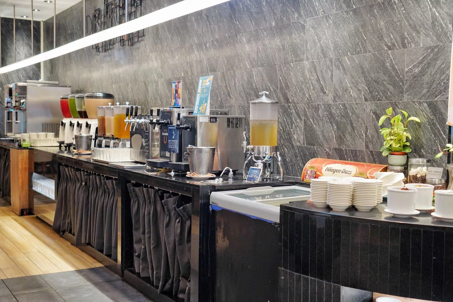 【漢來海港餐廳】漢來海港天母店，超人氣吃到飽，必吃菜色價位優惠分享! @混血珊莎的奇幻旅程