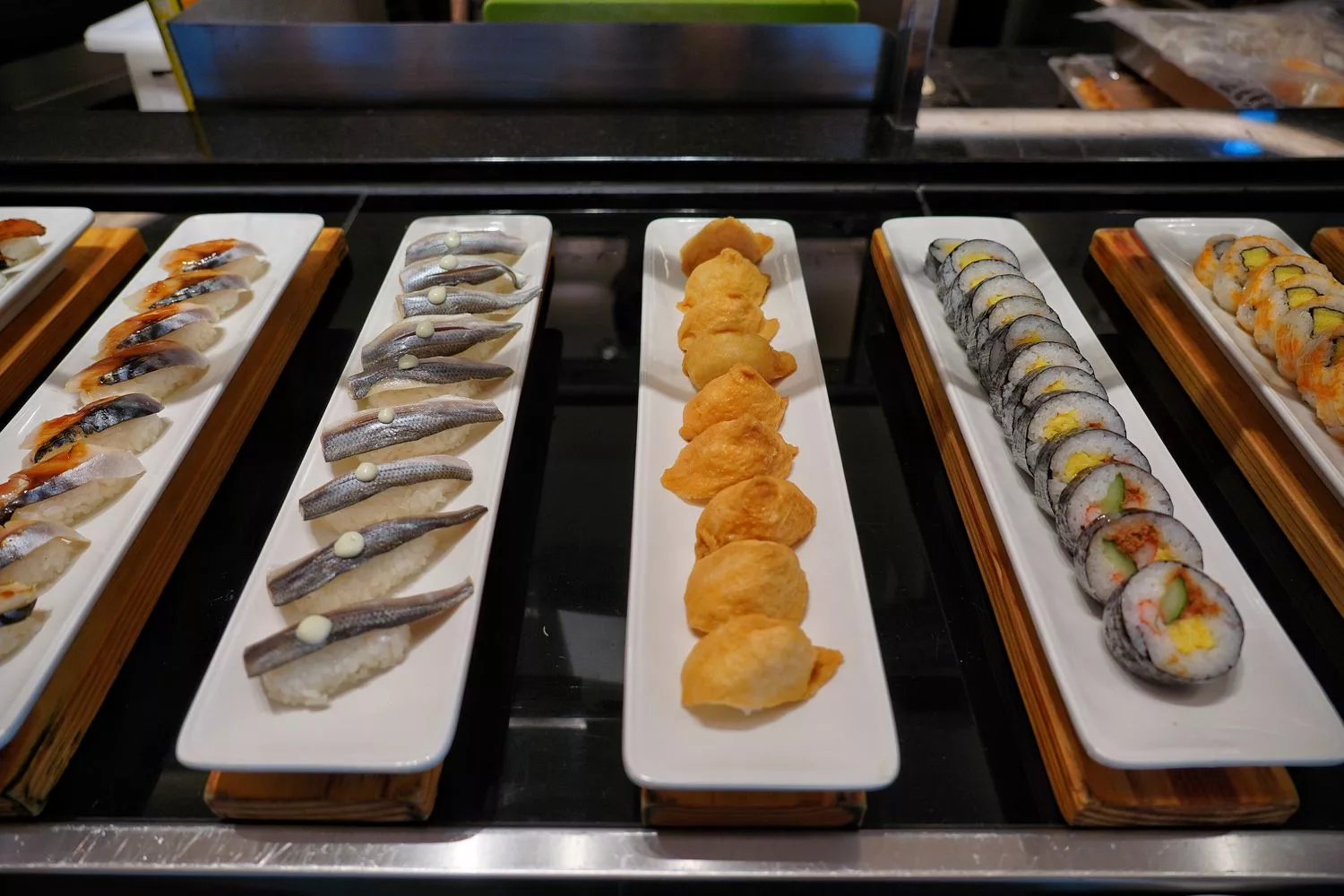 【漢來海港餐廳】漢來海港天母店，超人氣吃到飽，必吃菜色價位優惠分享! @混血珊莎的奇幻旅程