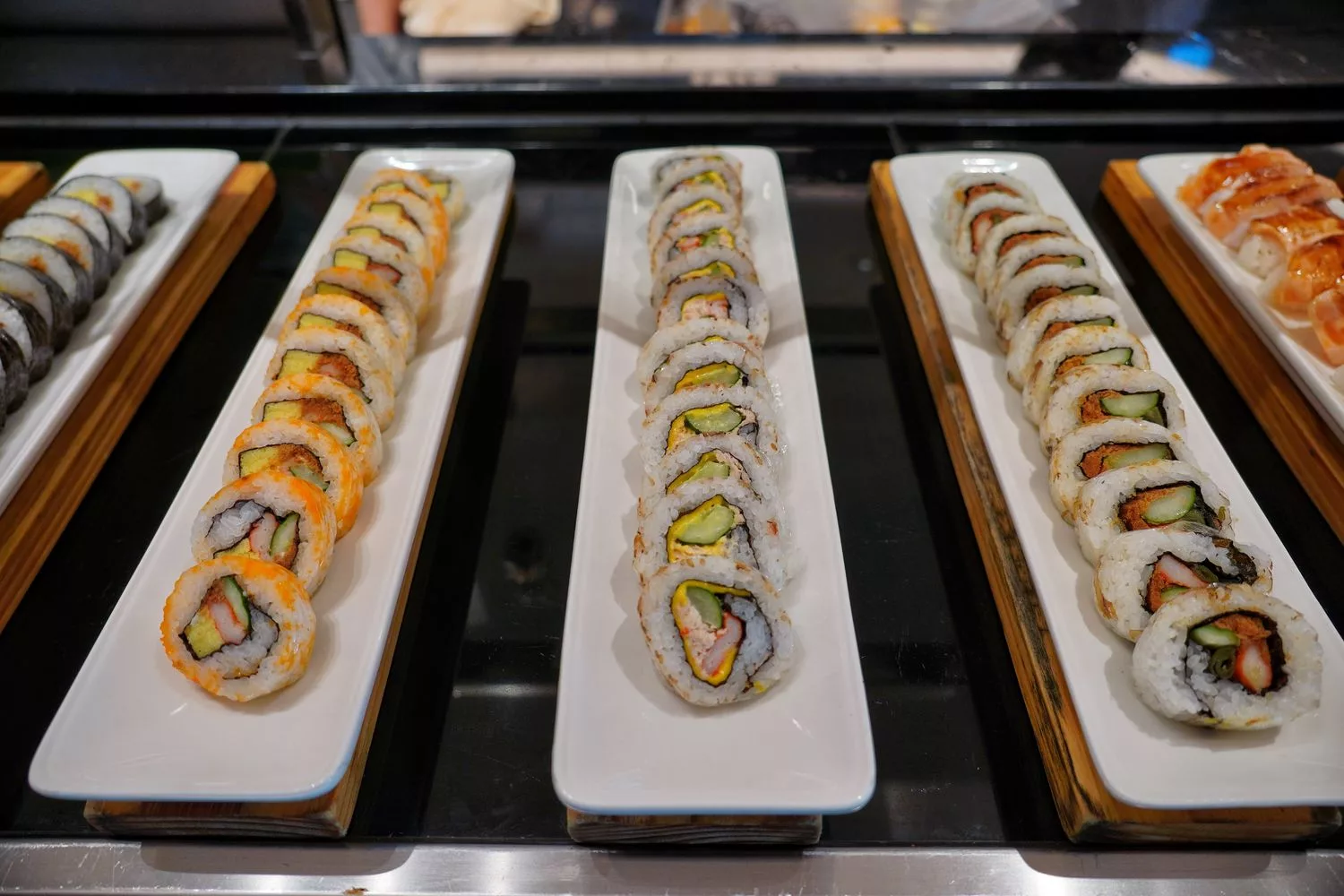 【漢來海港餐廳】漢來海港天母店，超人氣吃到飽，必吃菜色價位優惠分享! @混血珊莎的奇幻旅程