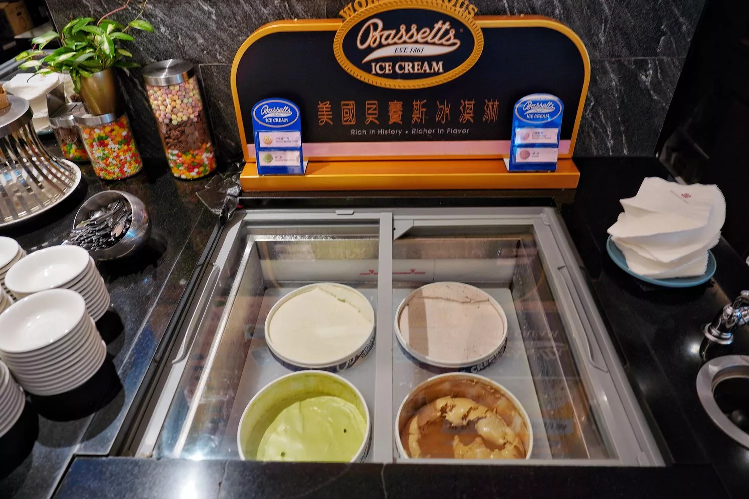 【漢來海港餐廳】漢來海港天母店，超人氣吃到飽，必吃菜色價位優惠分享! @混血珊莎的奇幻旅程