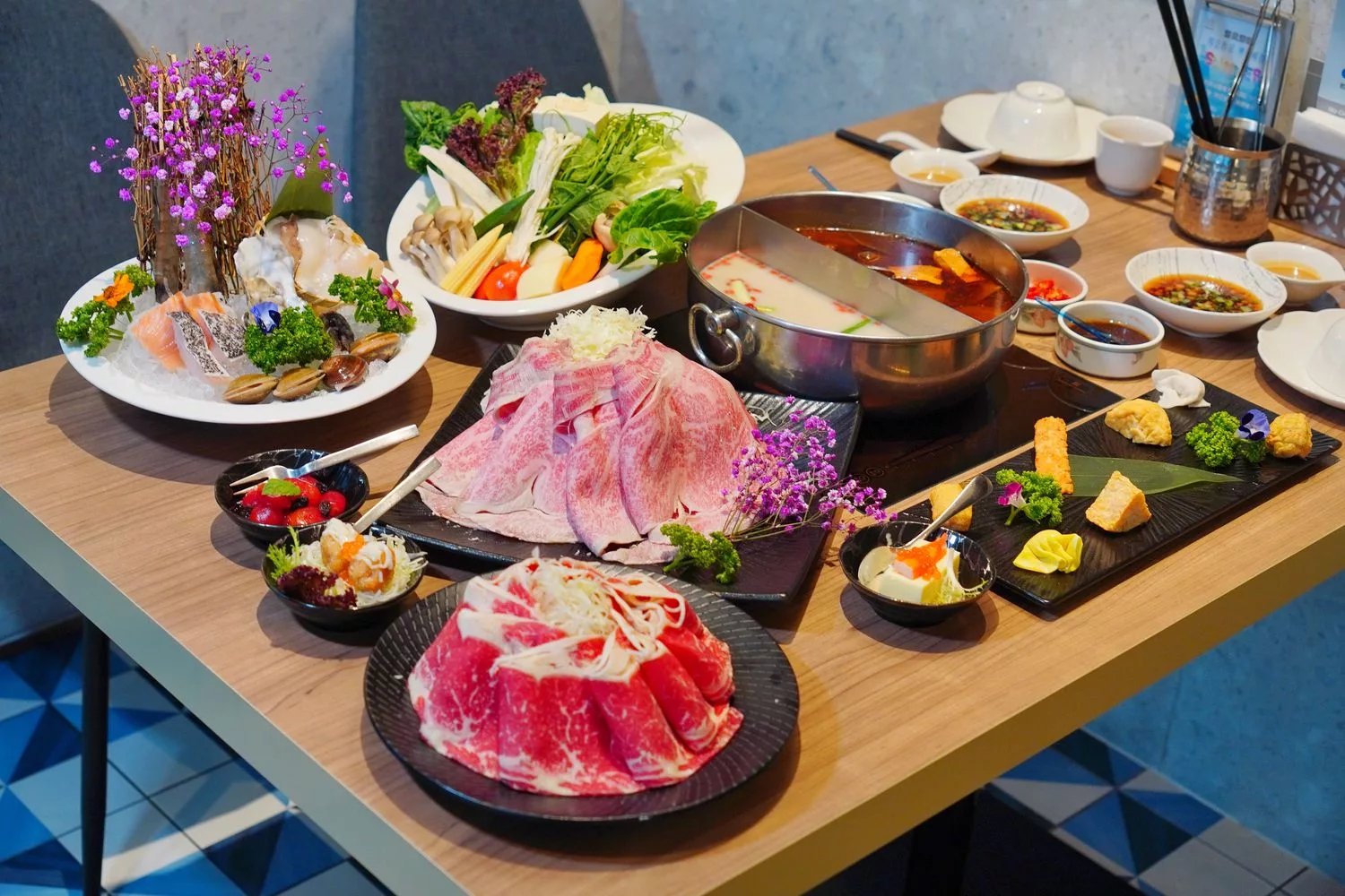 【高雄頂級火鍋】Smile One 精緻涮涮鍋，高雄福華飯店餐廳， 30 樓景觀第一排! @混血珊莎的奇幻旅程