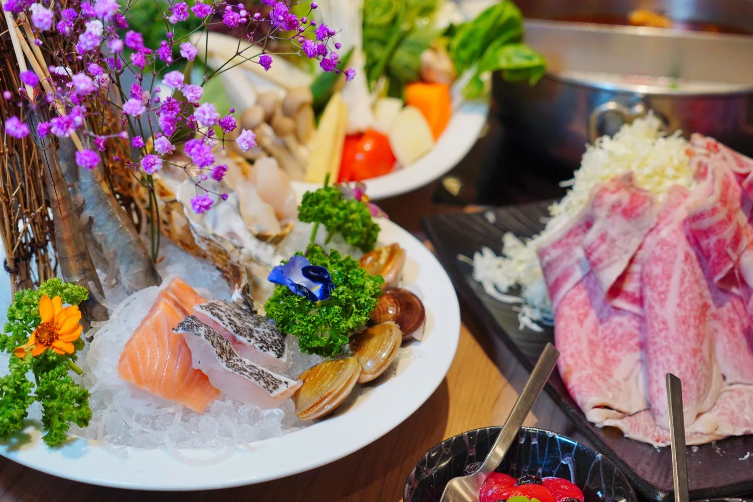 【高雄頂級火鍋】Smile One 精緻涮涮鍋，高雄福華飯店餐廳， 30 樓景觀第一排! @混血珊莎的奇幻旅程