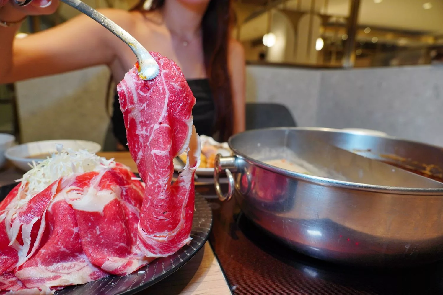 【高雄頂級火鍋】Smile One 精緻涮涮鍋，高雄福華飯店餐廳， 30 樓景觀第一排! @混血珊莎的奇幻旅程
