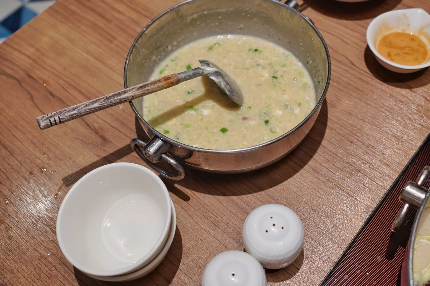 【高雄頂級火鍋】Smile One 精緻涮涮鍋，高雄福華飯店餐廳， 30 樓景觀第一排! @混血珊莎的奇幻旅程