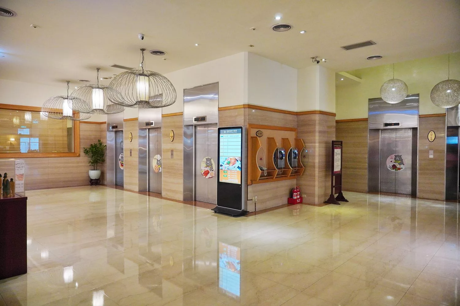 【高雄福華大飯店】老字號五星飯店全新改裝，時尚質感系房型飽覽超美高樓景觀! @混血珊莎的奇幻旅程