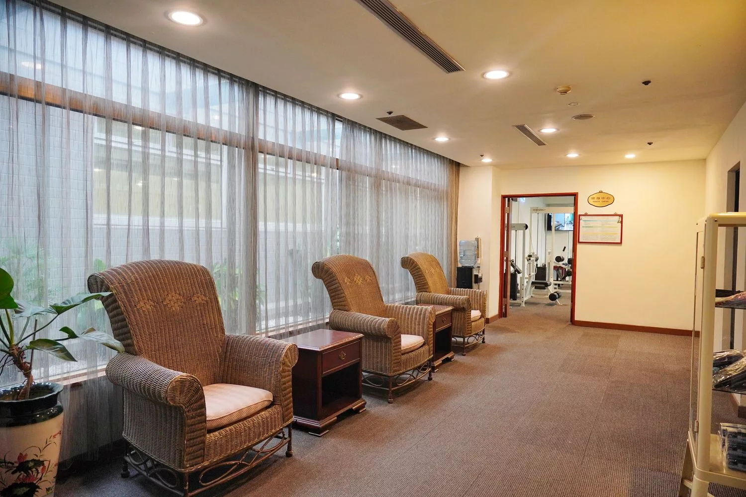 【高雄福華大飯店】老字號五星飯店全新改裝，時尚質感系房型飽覽超美高樓景觀! @混血珊莎的奇幻旅程