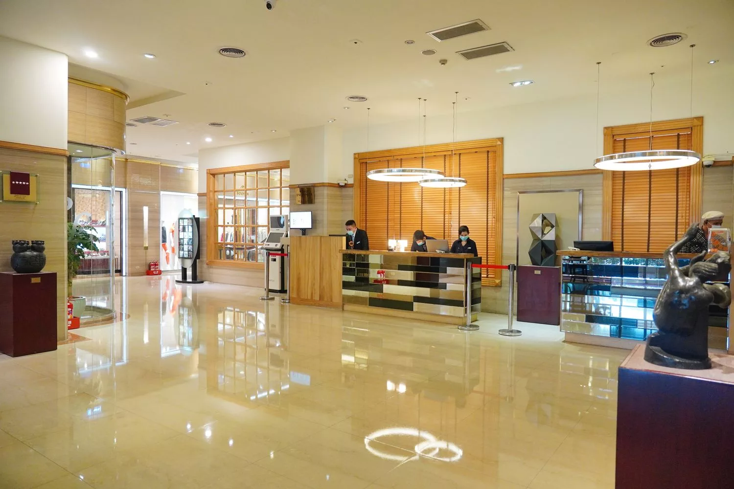 【高雄福華大飯店】老字號五星飯店全新改裝，時尚質感系房型飽覽超美高樓景觀! @混血珊莎的奇幻旅程