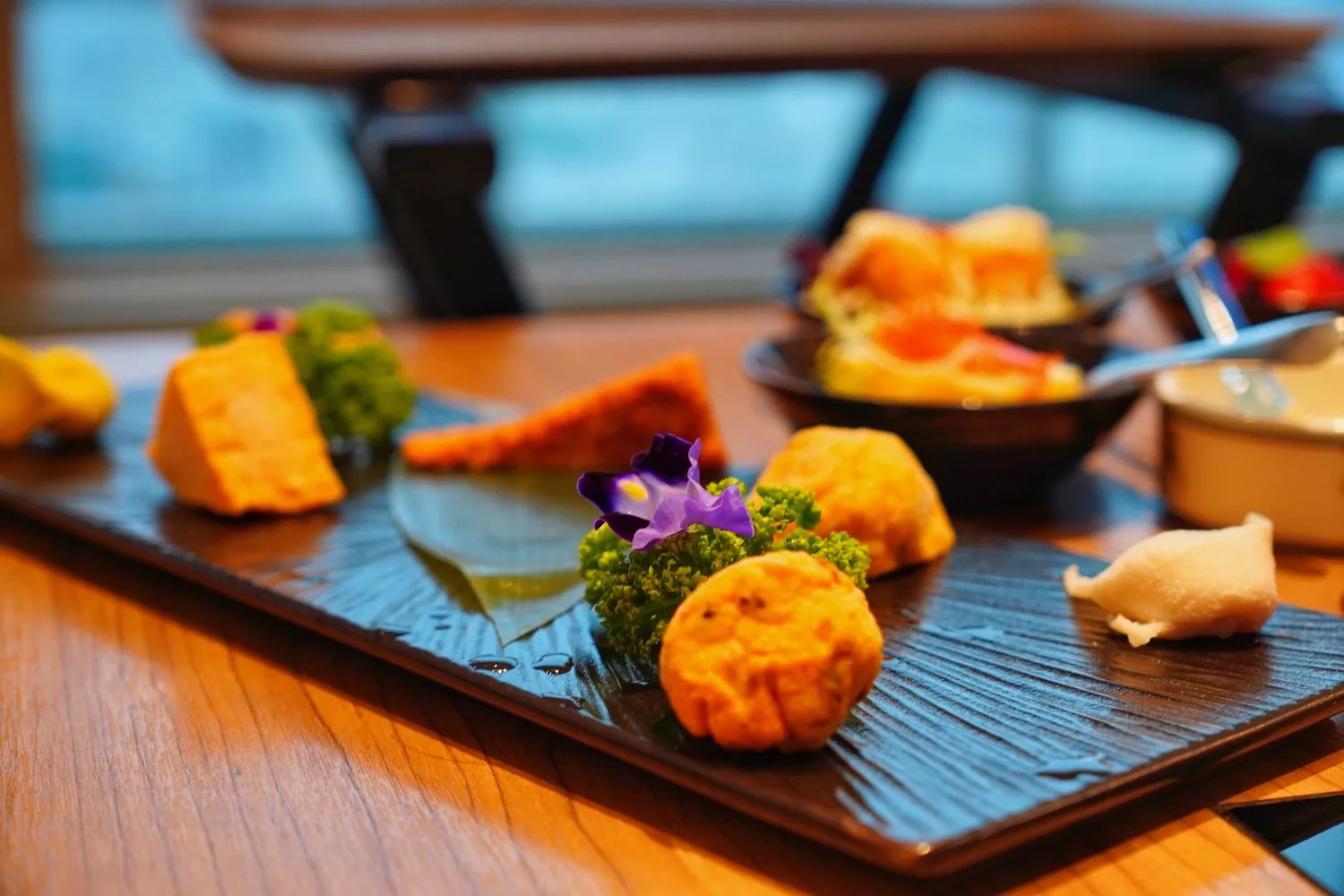 【高雄頂級火鍋】Smile One 精緻涮涮鍋，高雄福華飯店餐廳， 30 樓景觀第一排! @混血珊莎的奇幻旅程