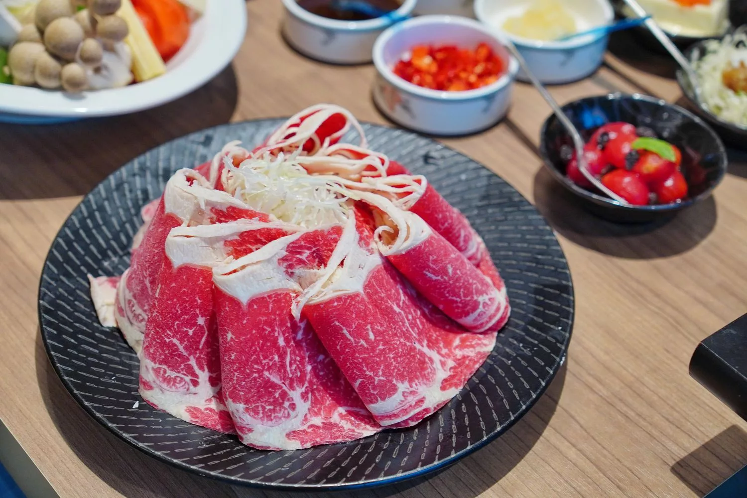 【高雄頂級火鍋】Smile One 精緻涮涮鍋，高雄福華飯店餐廳， 30 樓景觀第一排! @混血珊莎的奇幻旅程