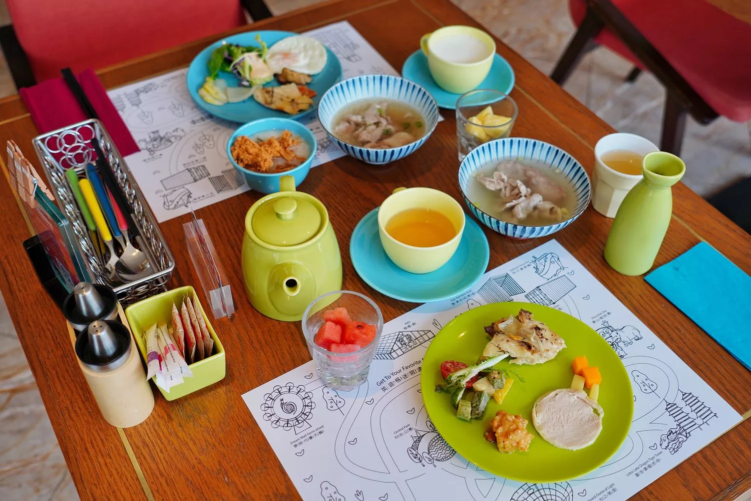 【高雄英迪格酒店早餐】豐盛中西式自助早餐，專人現做牛肉湯熱壓吐司! @混血珊莎的奇幻旅程