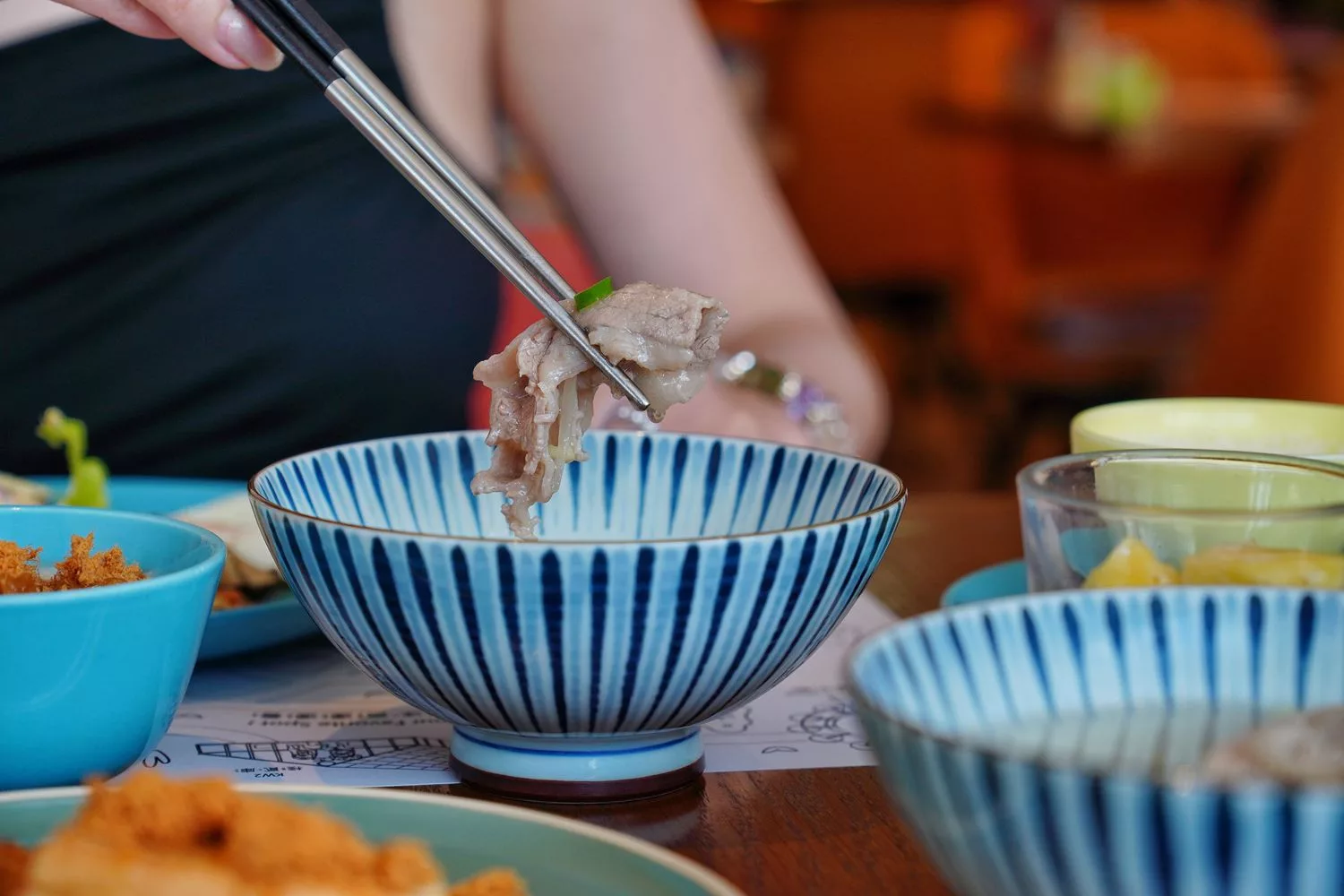 【高雄英迪格酒店早餐】豐盛中西式自助早餐，專人現做牛肉湯熱壓吐司! @混血珊莎的奇幻旅程