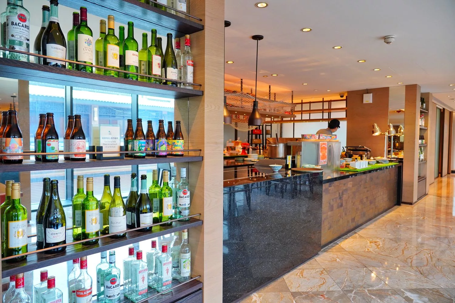 【高雄英迪格酒店早餐】豐盛中西式自助早餐，專人現做牛肉湯熱壓吐司! @混血珊莎的奇幻旅程