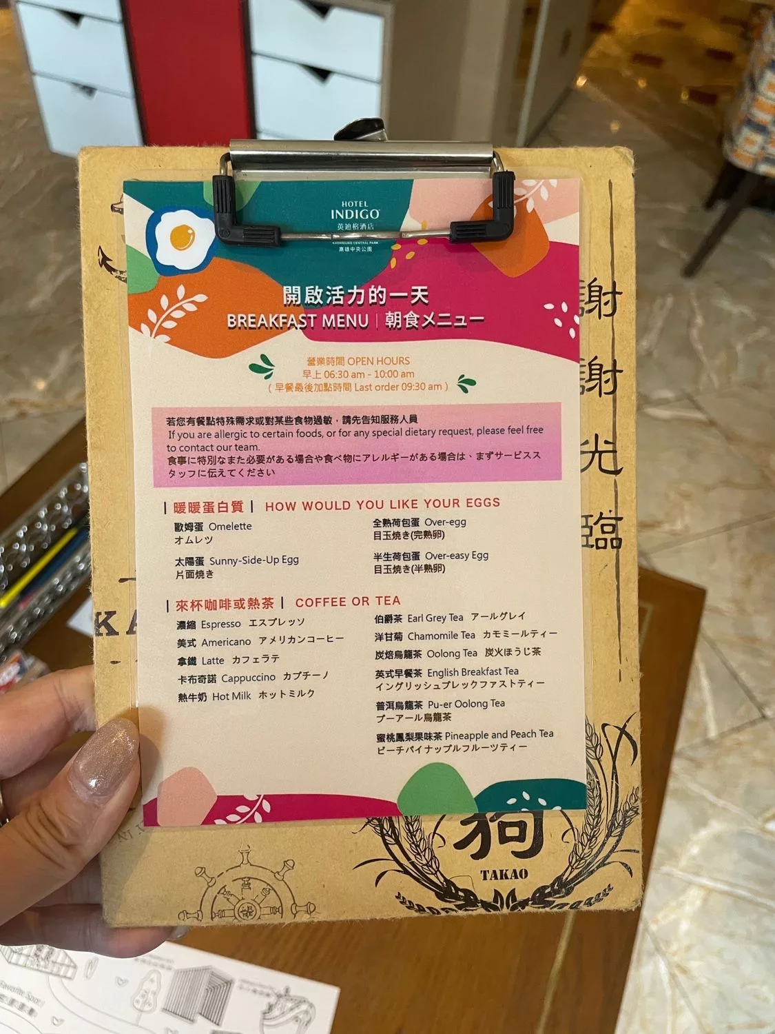 【高雄英迪格酒店早餐】豐盛中西式自助早餐，專人現做牛肉湯熱壓吐司! @混血珊莎的奇幻旅程