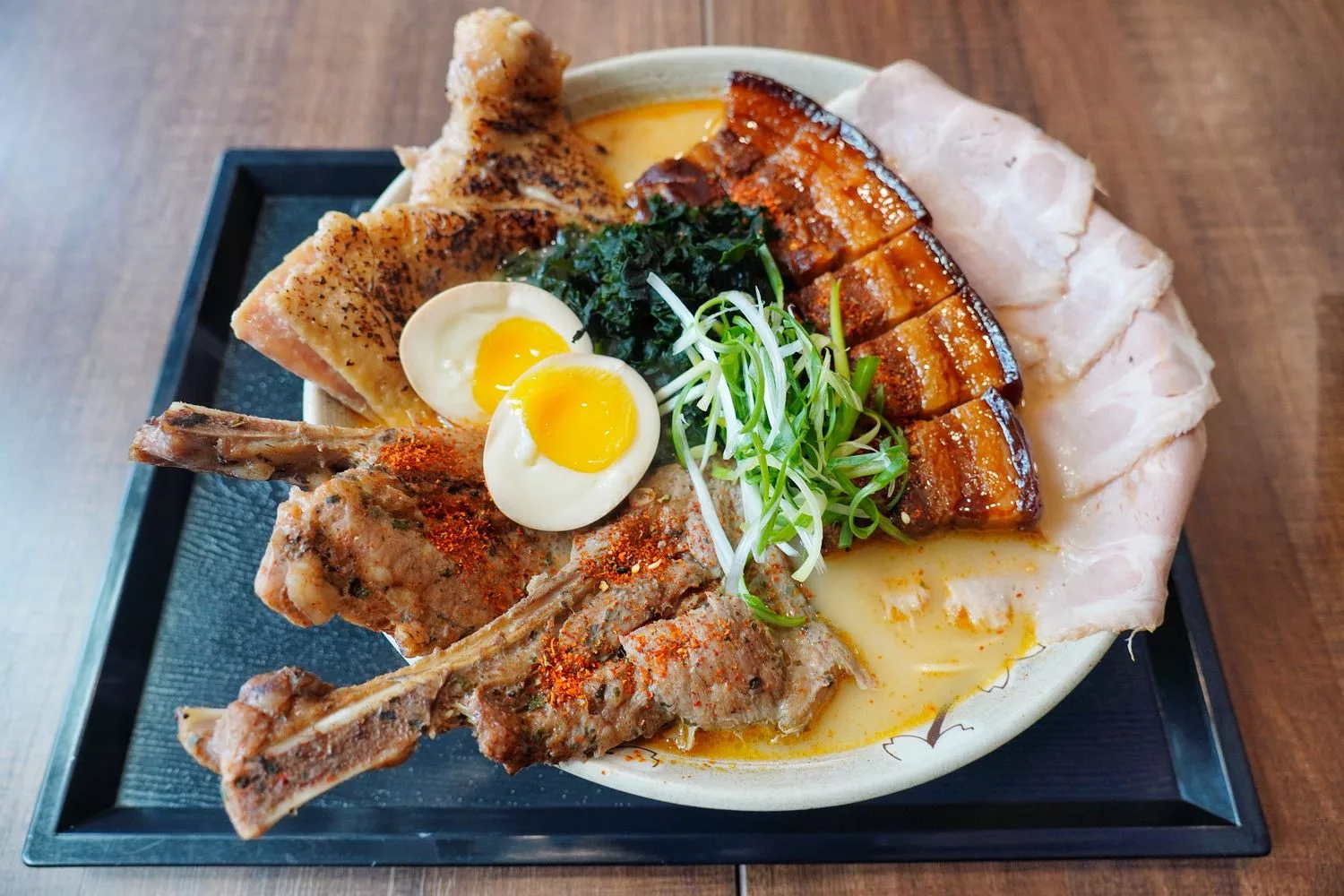 【台中拉麵推薦】兆曜拉麵丼飯，超霸氣海陸食材澎湃上桌，百元平價高CP值! @混血珊莎的奇幻旅程