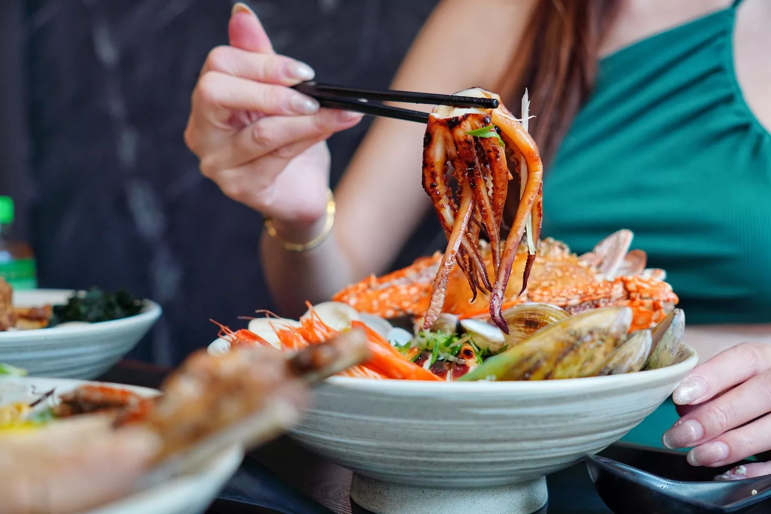 【台中拉麵推薦】兆曜拉麵丼飯，超霸氣海陸食材澎湃上桌，百元平價高CP值! @混血珊莎的奇幻旅程