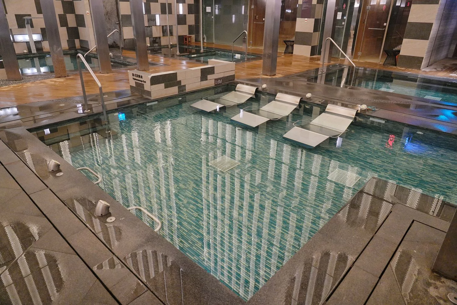 【高雄萬豪酒店】天井水療泳池跟百坪健身房，義享天地購物中心共構，一站式尊榮度假！ @混血珊莎的奇幻旅程