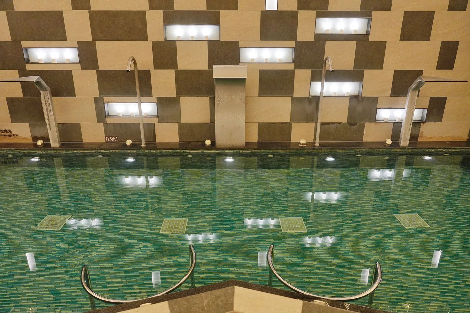 【高雄萬豪酒店】天井水療泳池跟百坪健身房，義享天地購物中心共構，一站式尊榮度假！ @混血珊莎的奇幻旅程
