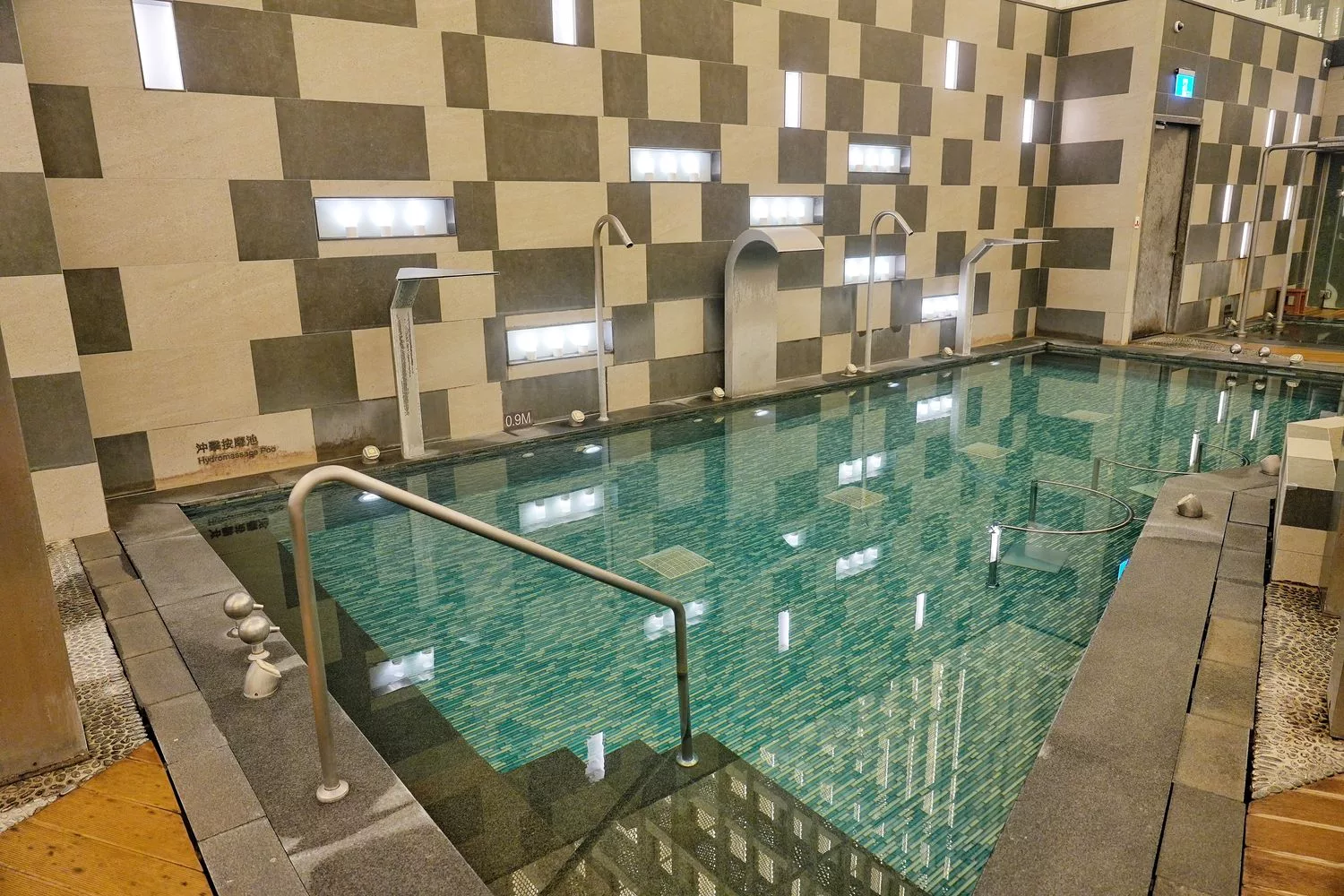 【高雄萬豪酒店】天井水療泳池跟百坪健身房，義享天地購物中心共構，一站式尊榮度假！ @混血珊莎的奇幻旅程