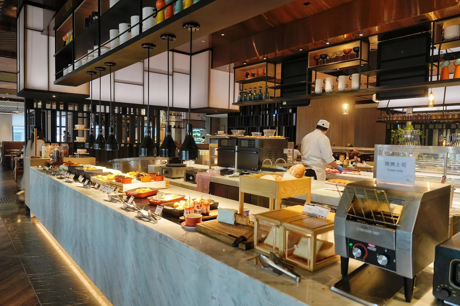 【高雄萬豪酒店】天井水療泳池跟百坪健身房，義享天地購物中心共構，一站式尊榮度假！ @混血珊莎的奇幻旅程