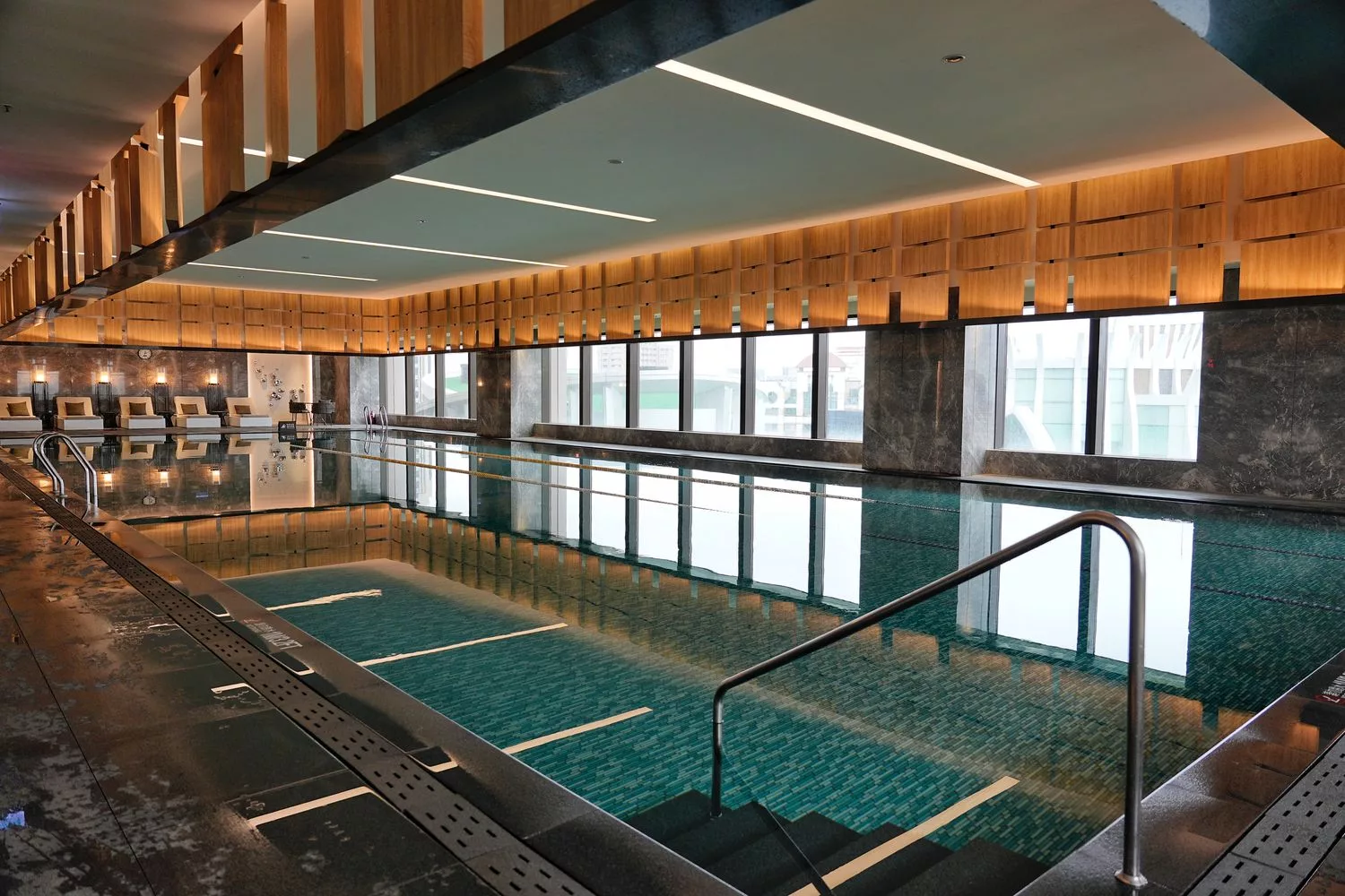 【高雄萬豪酒店】天井水療泳池跟百坪健身房，義享天地購物中心共構，一站式尊榮度假！ @混血珊莎的奇幻旅程