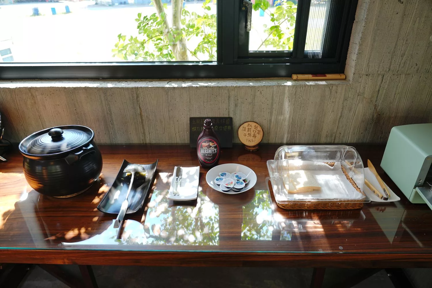 【宜蘭冬山住宿】新樹民宿NewTreeBnB，獨棟清水模搭配檜木裝潢，超夢幻森林系住宿! @混血珊莎的奇幻旅程