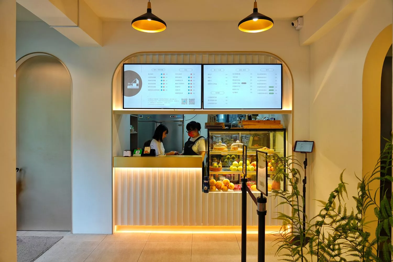 【九號咖啡石城館】舊草嶺隧道旁，人氣頭城網美咖啡，享受療癒的山海美景! @混血珊莎的奇幻旅程