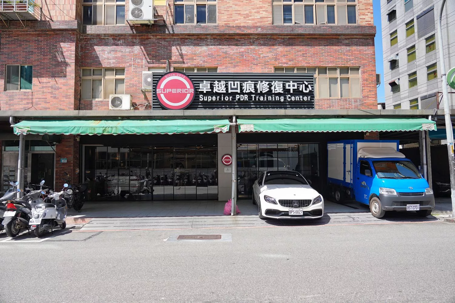 【凹痕修復推薦】卓越汽車凹痕修復中心，PDR免烤漆凹痕修復與傳統鈑金烤漆差異，修車經驗分享! @混血珊莎的奇幻旅程
