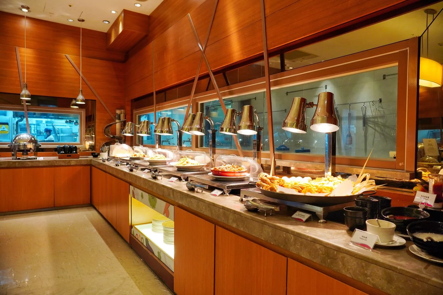【星亞自助餐廳】義大自助餐必吃餐點環境價格分享! @混血珊莎的奇幻旅程