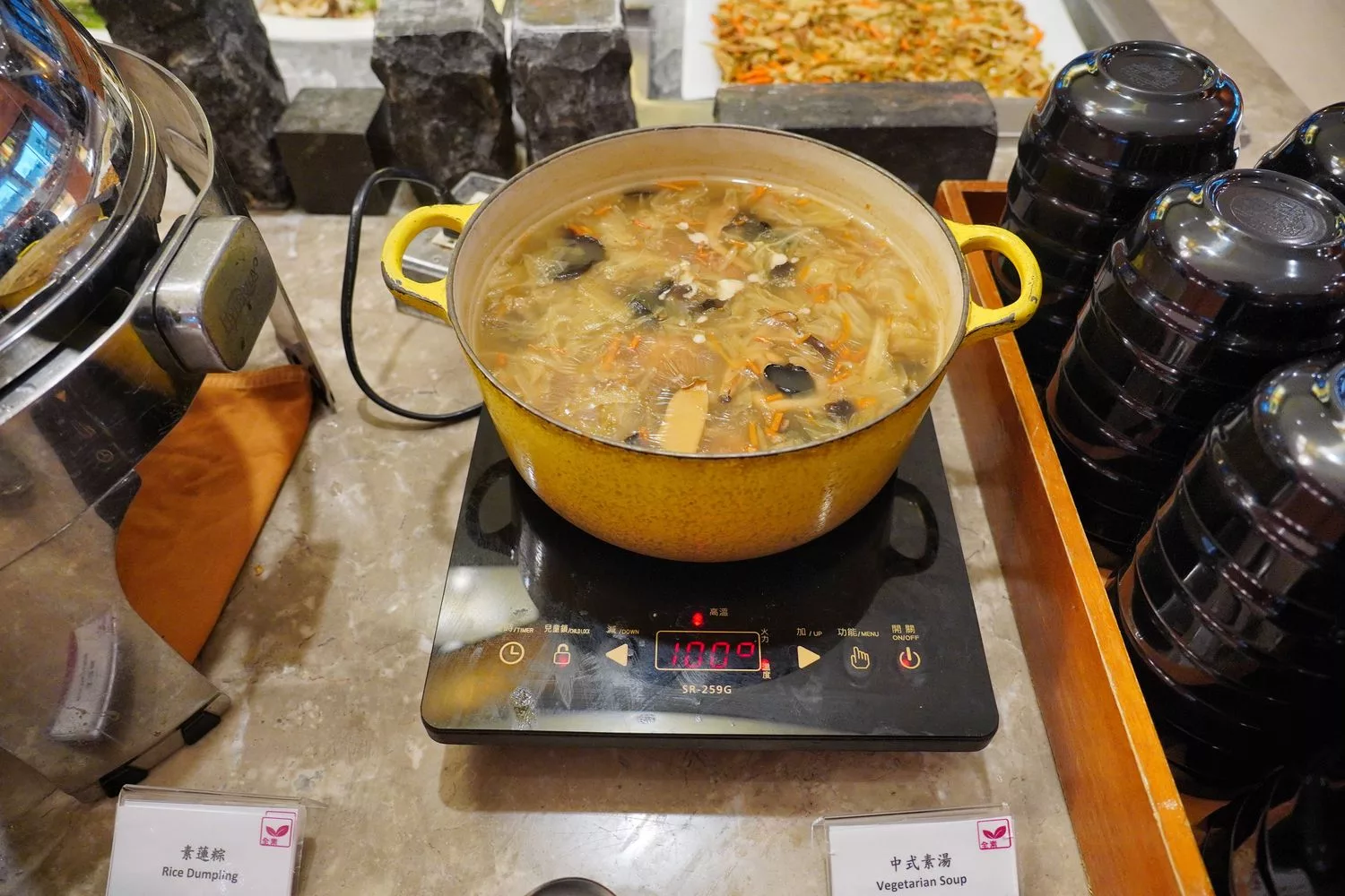【星亞自助餐廳】義大自助餐必吃餐點環境價格分享! @混血珊莎的奇幻旅程
