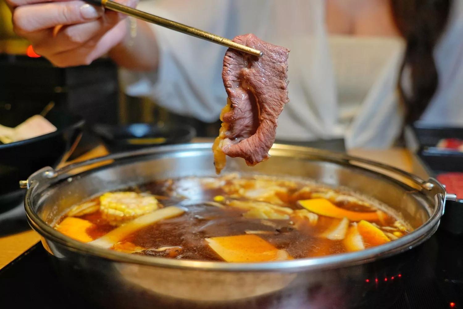 【中壢壽喜燒吃到飽】本燔野菜農場，多達 60 種食材每人只要 439 元起! @混血珊莎的奇幻旅程