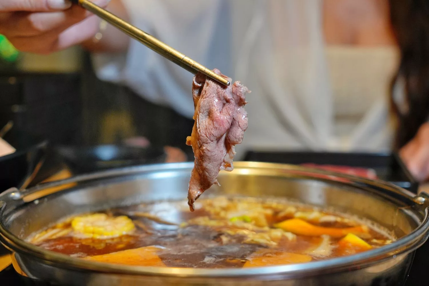 【中壢壽喜燒吃到飽】本燔野菜農場，多達 60 種食材每人只要 439 元起! @混血珊莎的奇幻旅程