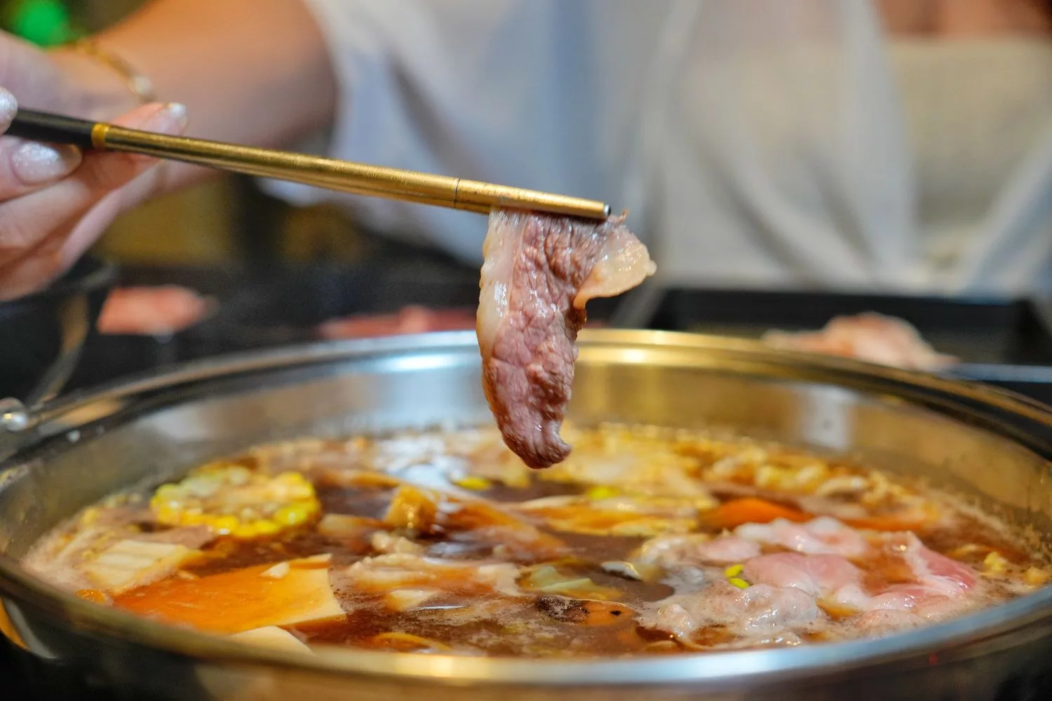 【中壢壽喜燒吃到飽】本燔野菜農場，多達 60 種食材每人只要 439 元起! @混血珊莎的奇幻旅程
