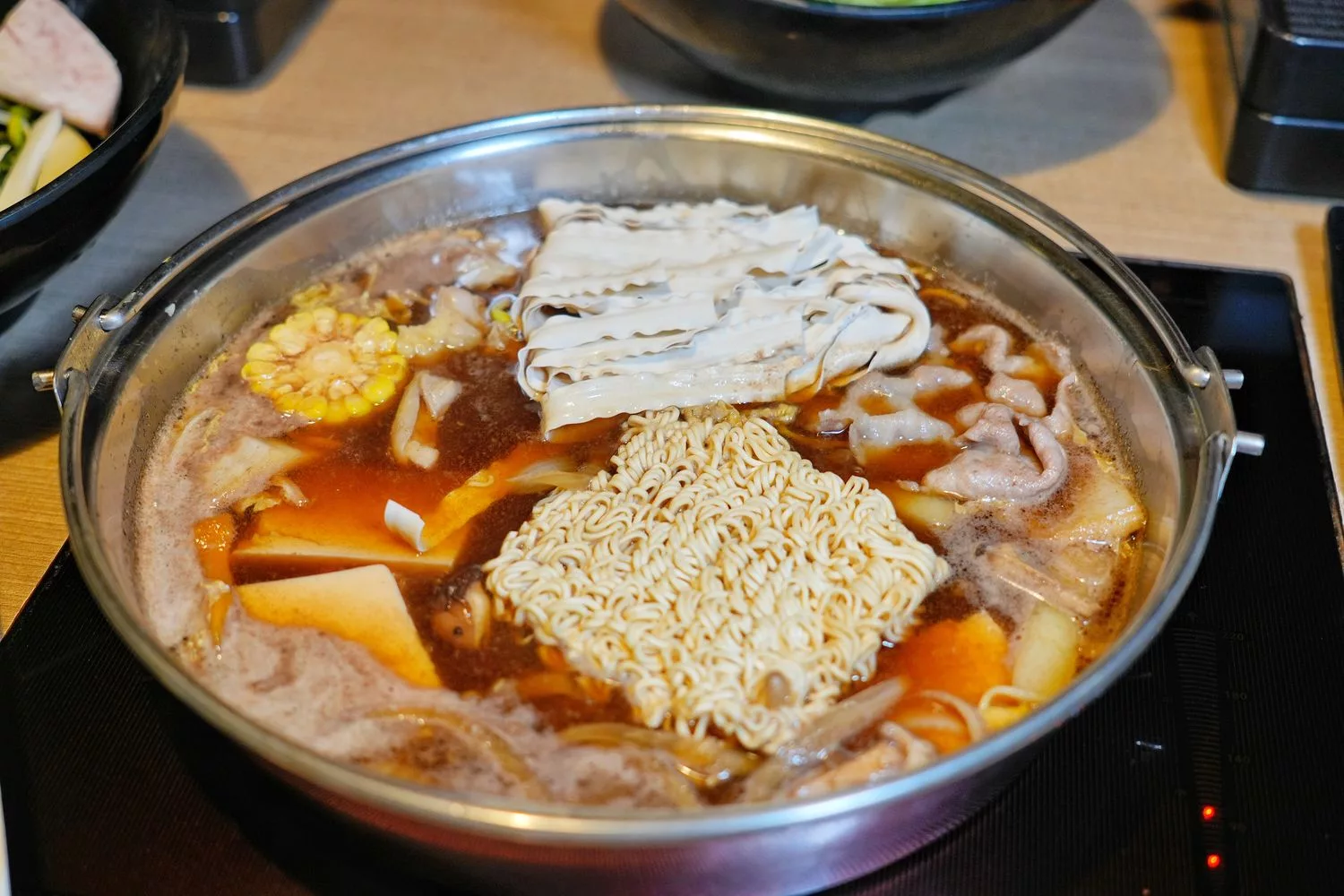 【中壢壽喜燒吃到飽】本燔野菜農場，多達 60 種食材每人只要 439 元起! @混血珊莎的奇幻旅程