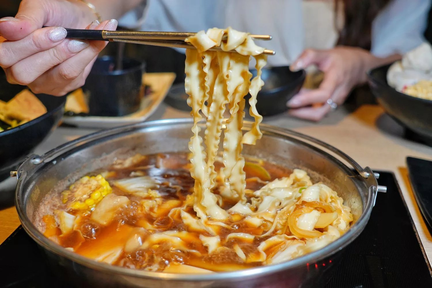 【中壢壽喜燒吃到飽】本燔野菜農場，多達 60 種食材每人只要 439 元起! @混血珊莎的奇幻旅程