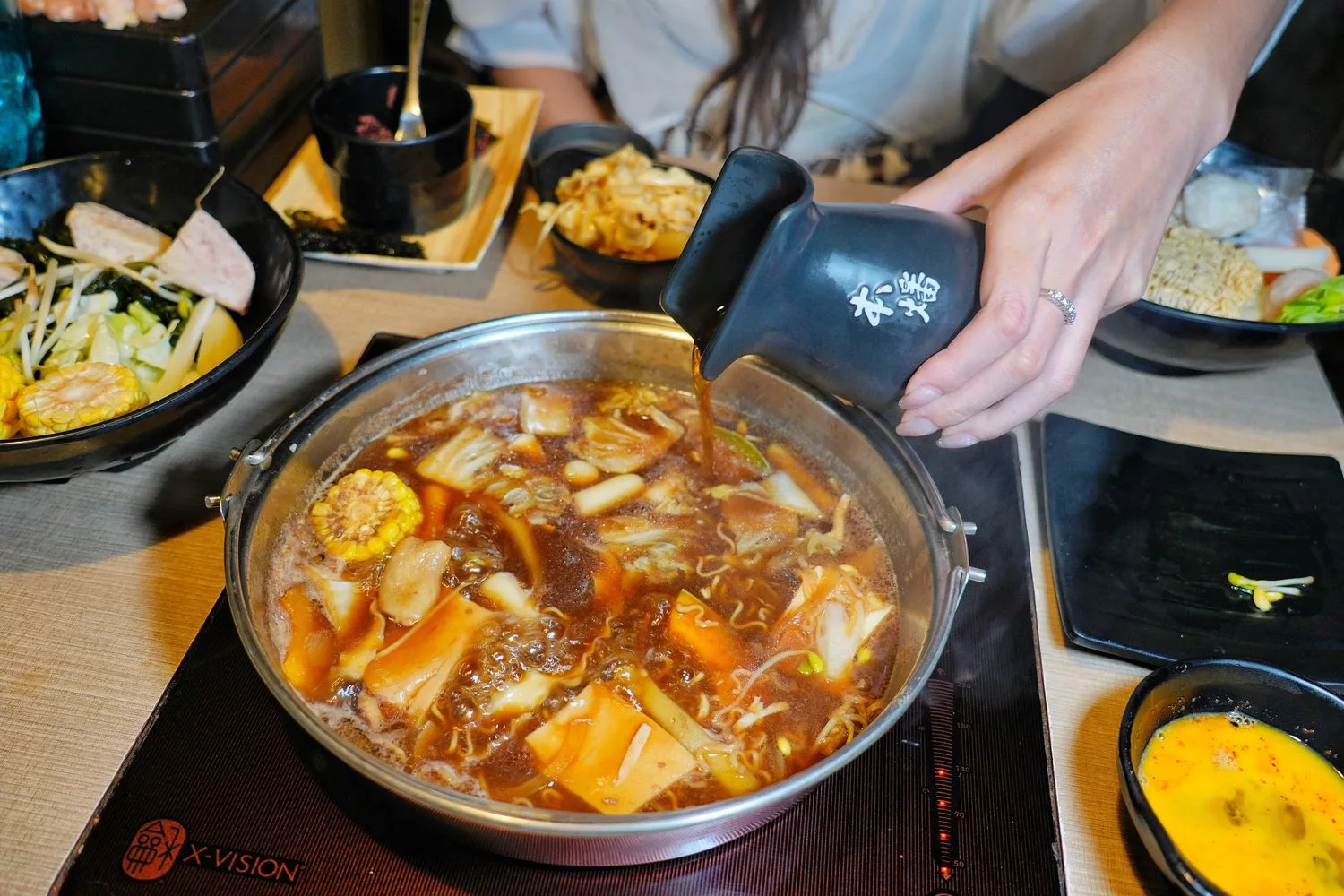 【中壢壽喜燒吃到飽】本燔野菜農場，多達 60 種食材每人只要 439 元起! @混血珊莎的奇幻旅程