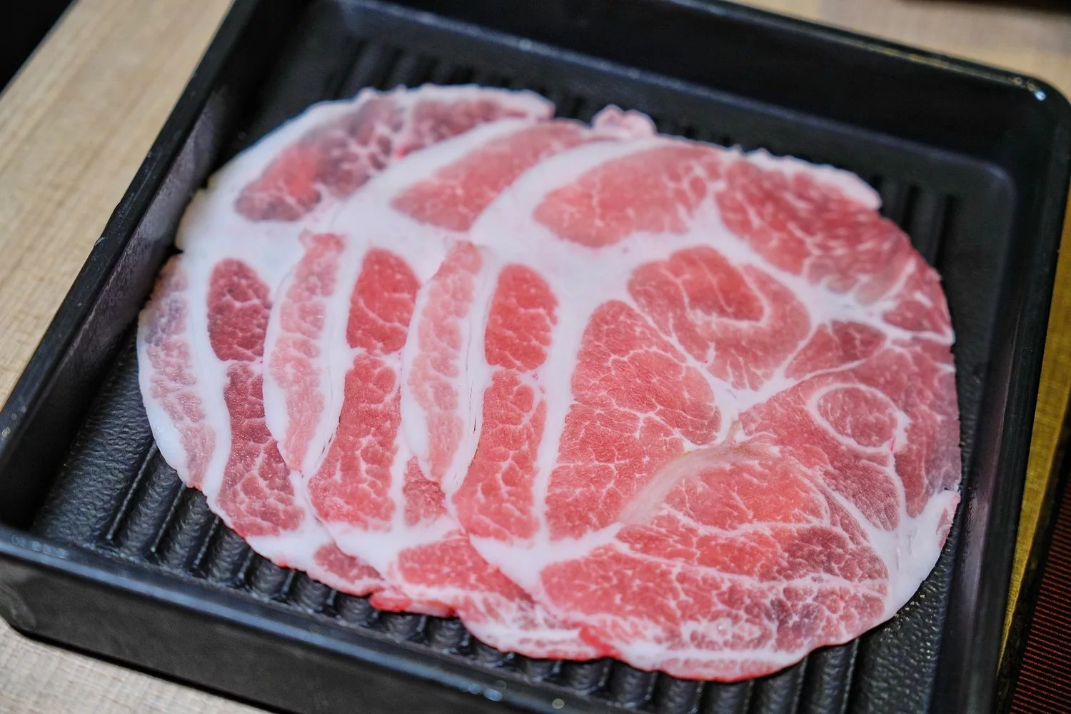 【中壢壽喜燒吃到飽】本燔野菜農場，多達 60 種食材每人只要 439 元起! @混血珊莎的奇幻旅程