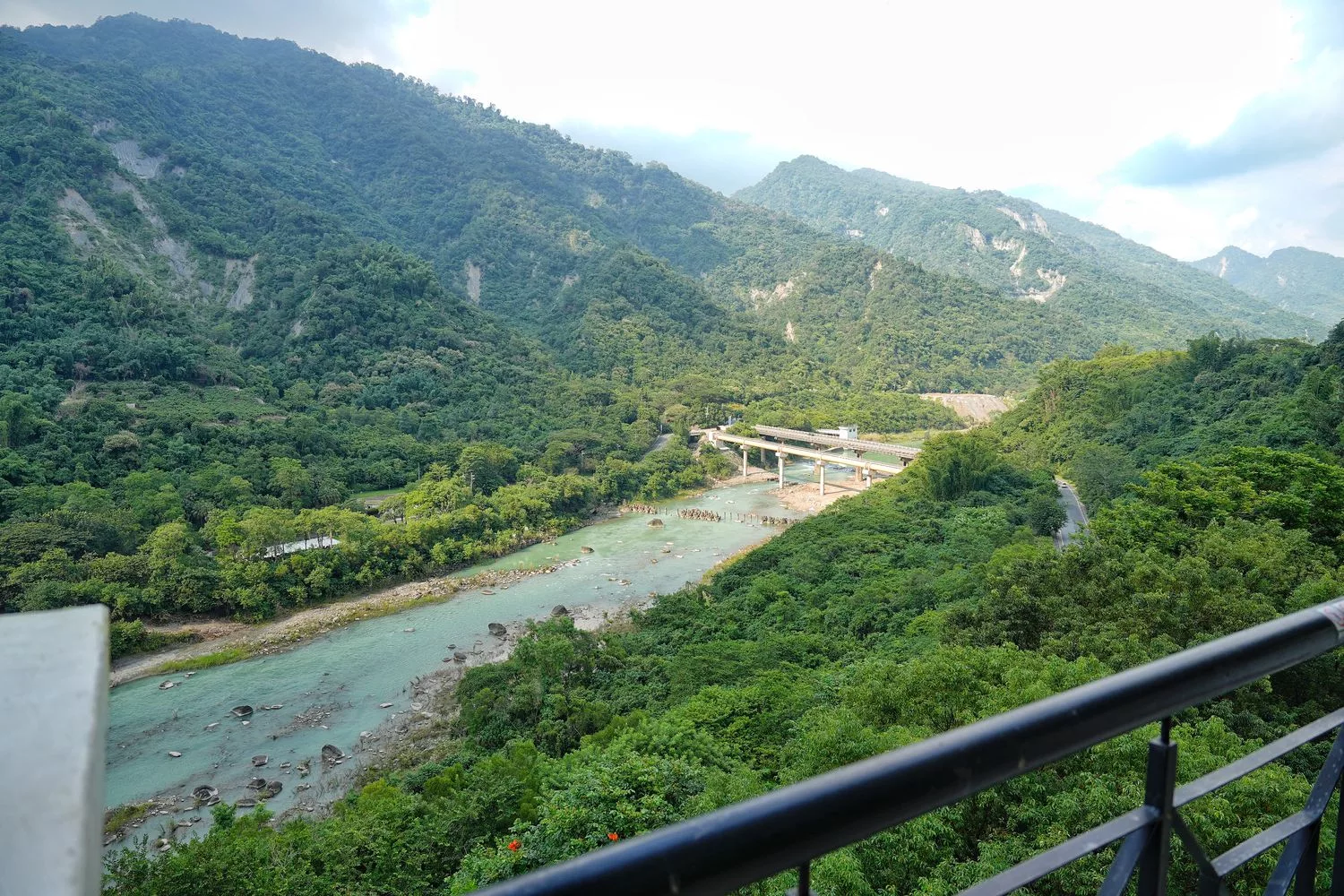 台南趣淘漫旅｜全台唯一冒險主題飯店，南洋風椰林泳池! @混血珊莎的奇幻旅程