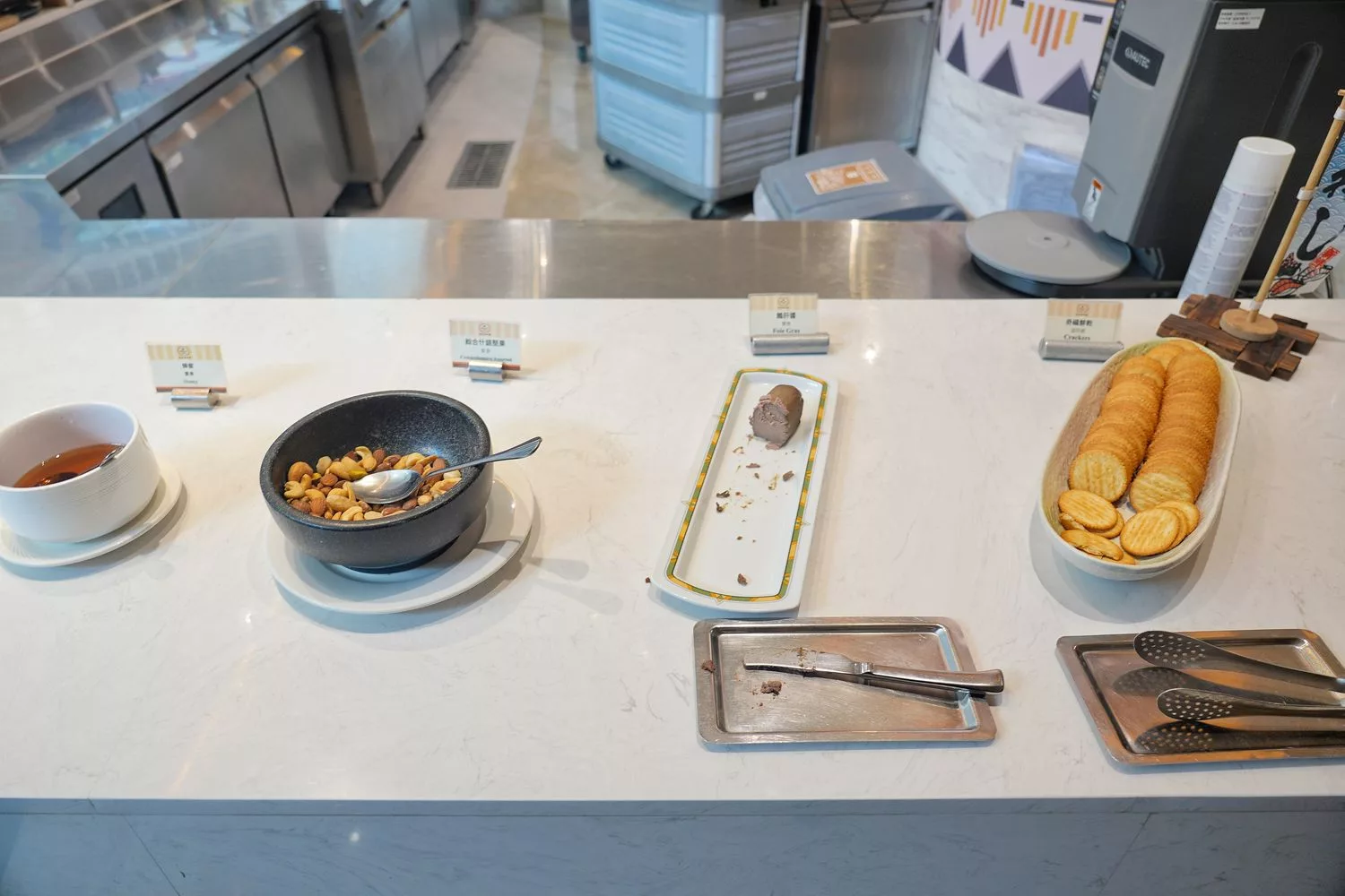 【西屯早餐】裕元花園酒店早餐，早餐就有現沖牛肉湯跟哈根達斯! @混血珊莎的奇幻旅程