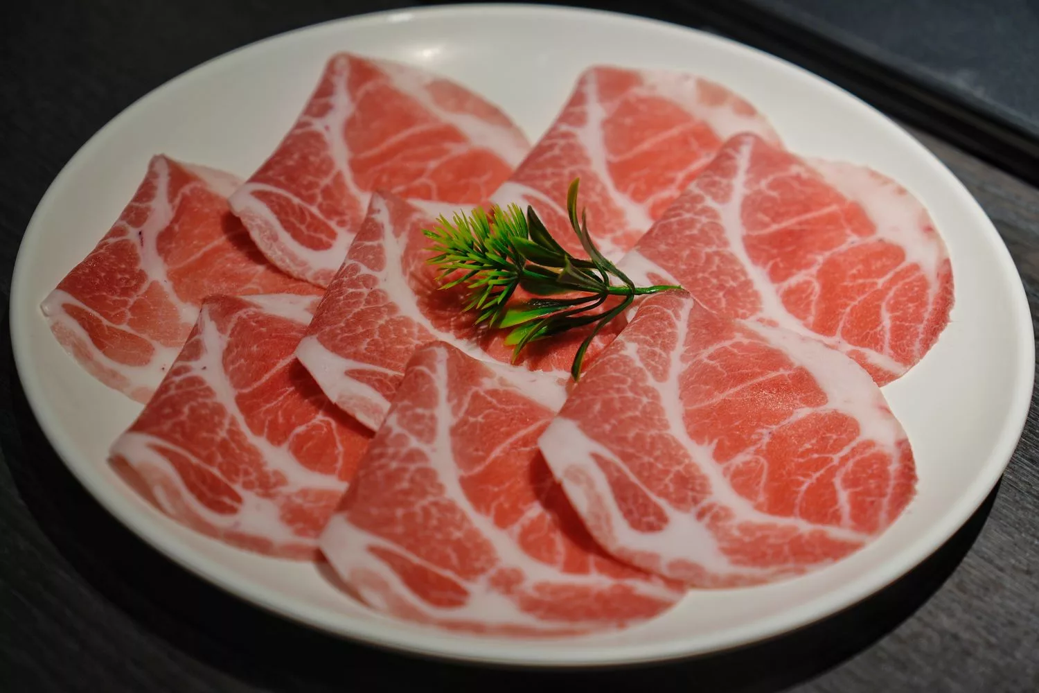 【鼓山區美食】舞古賀涮涮屋，日本A5和牛&#038;巧克力和牛入口即化太銷魂，壽星免費送肉! @混血珊莎的奇幻旅程