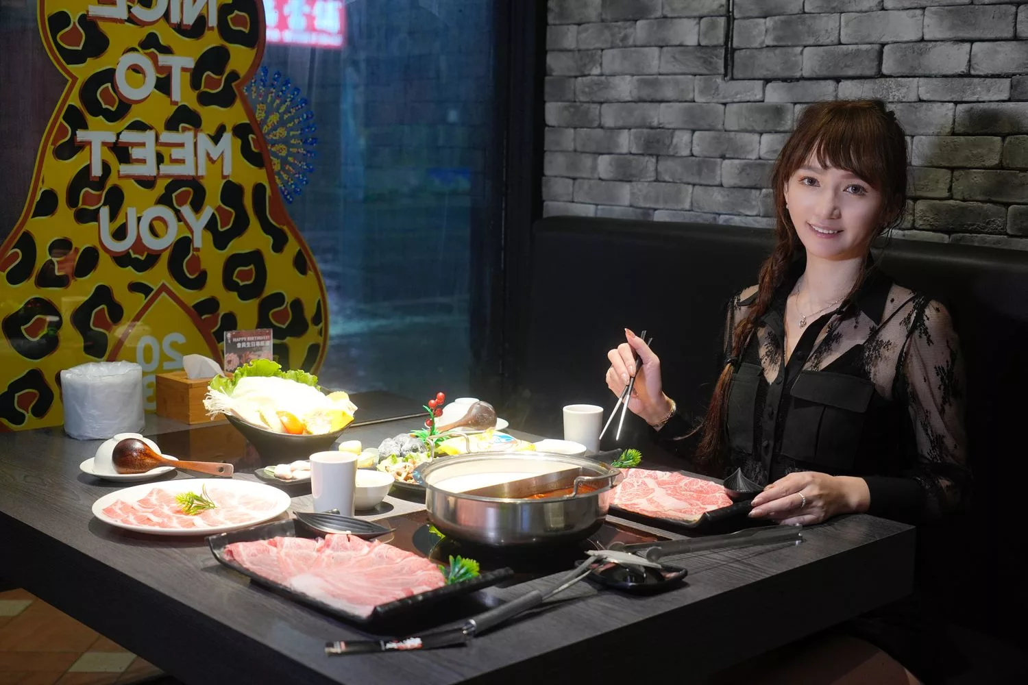 【鼓山區美食】舞古賀涮涮屋，日本A5和牛&#038;巧克力和牛入口即化太銷魂，壽星免費送肉! @混血珊莎的奇幻旅程