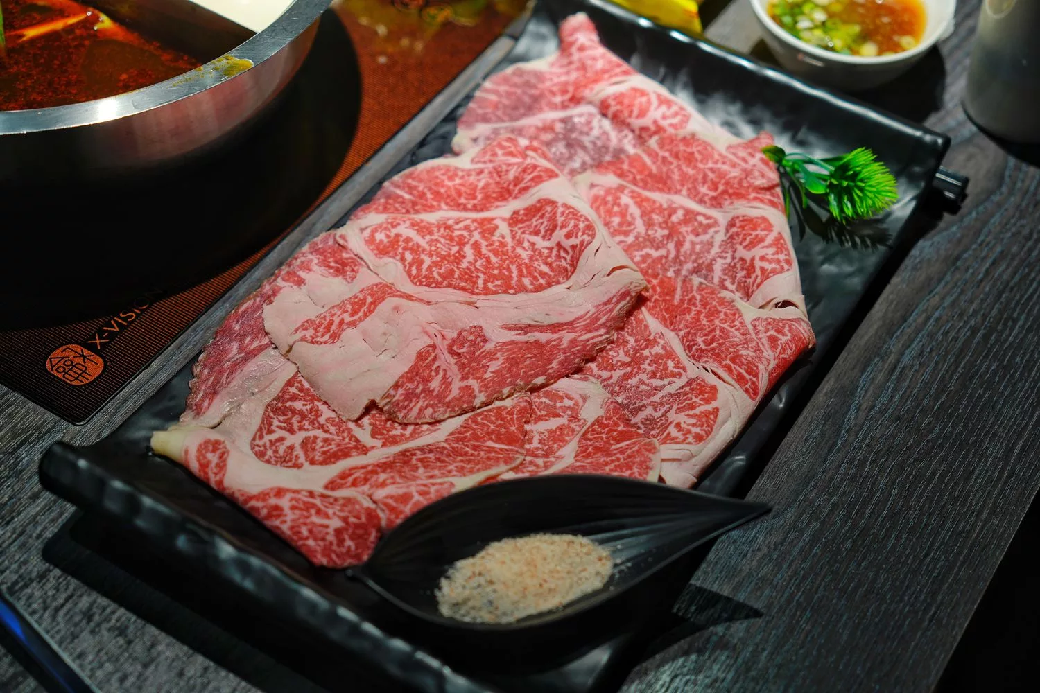 【鼓山區美食】舞古賀涮涮屋，日本A5和牛&#038;巧克力和牛入口即化太銷魂，壽星免費送肉! @混血珊莎的奇幻旅程