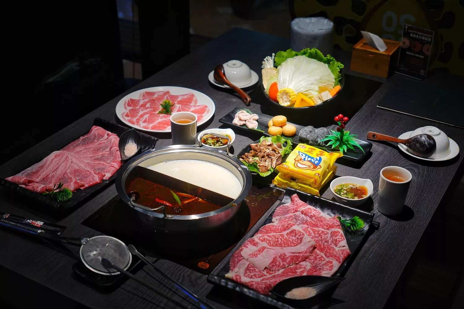 【鼓山區美食】舞古賀涮涮屋，日本A5和牛&#038;巧克力和牛入口即化太銷魂，壽星免費送肉! @混血珊莎的奇幻旅程