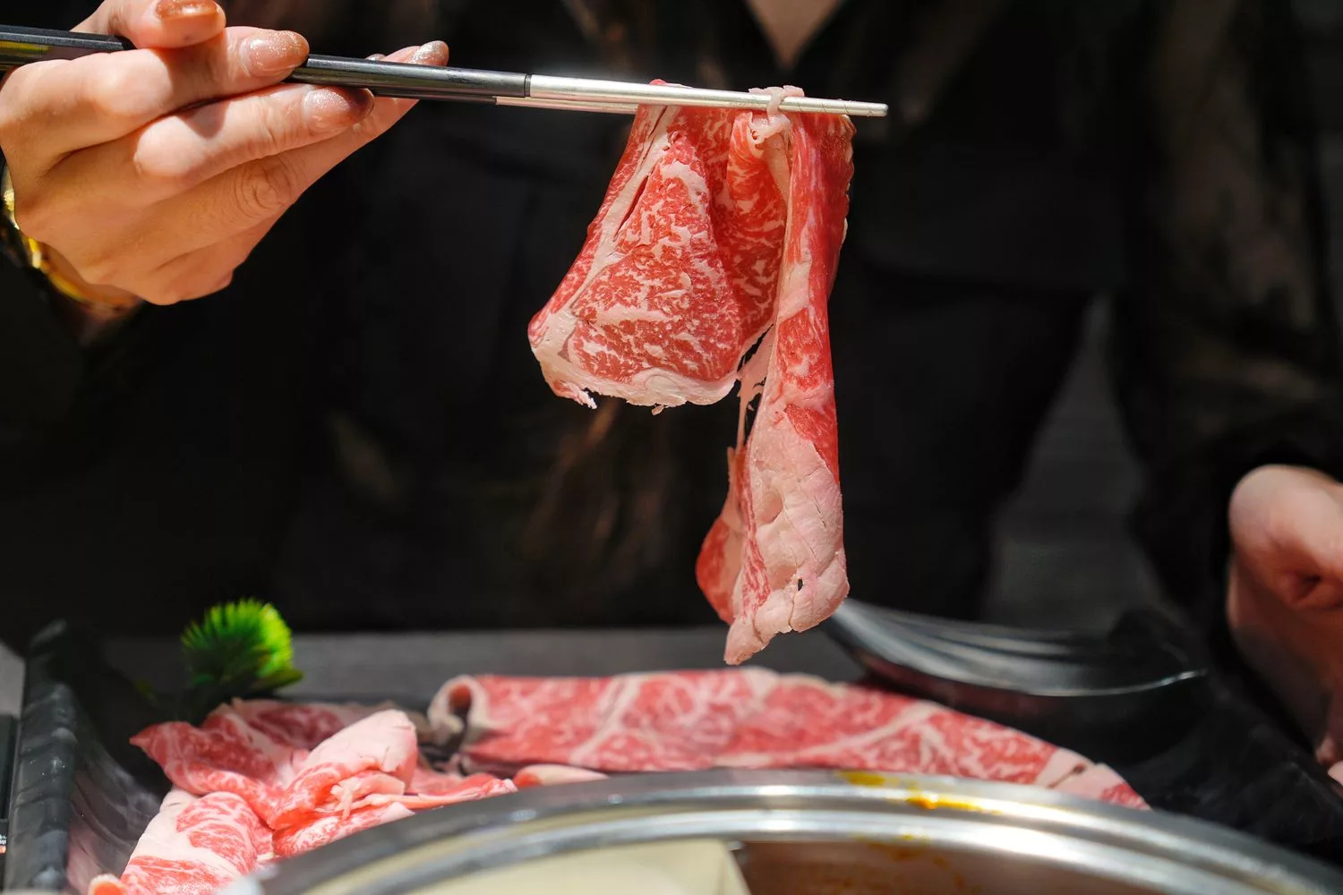 【鼓山區美食】舞古賀涮涮屋，日本A5和牛&#038;巧克力和牛入口即化太銷魂，壽星免費送肉! @混血珊莎的奇幻旅程